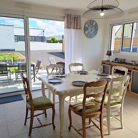 Single Storey Holiday Home In Cléder 外观 照片