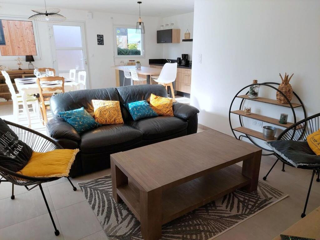 Single Storey Holiday Home In Cléder 外观 照片