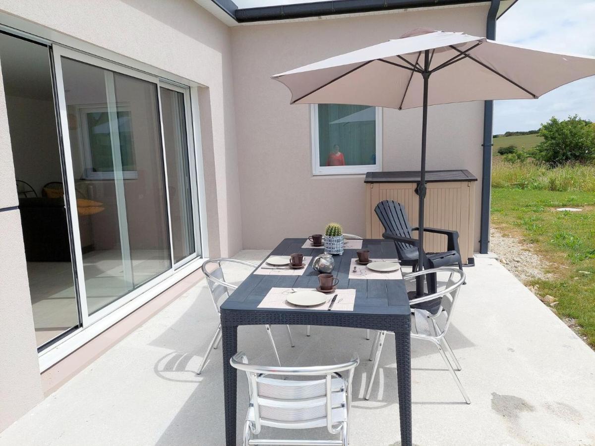 Single Storey Holiday Home In Cléder 外观 照片