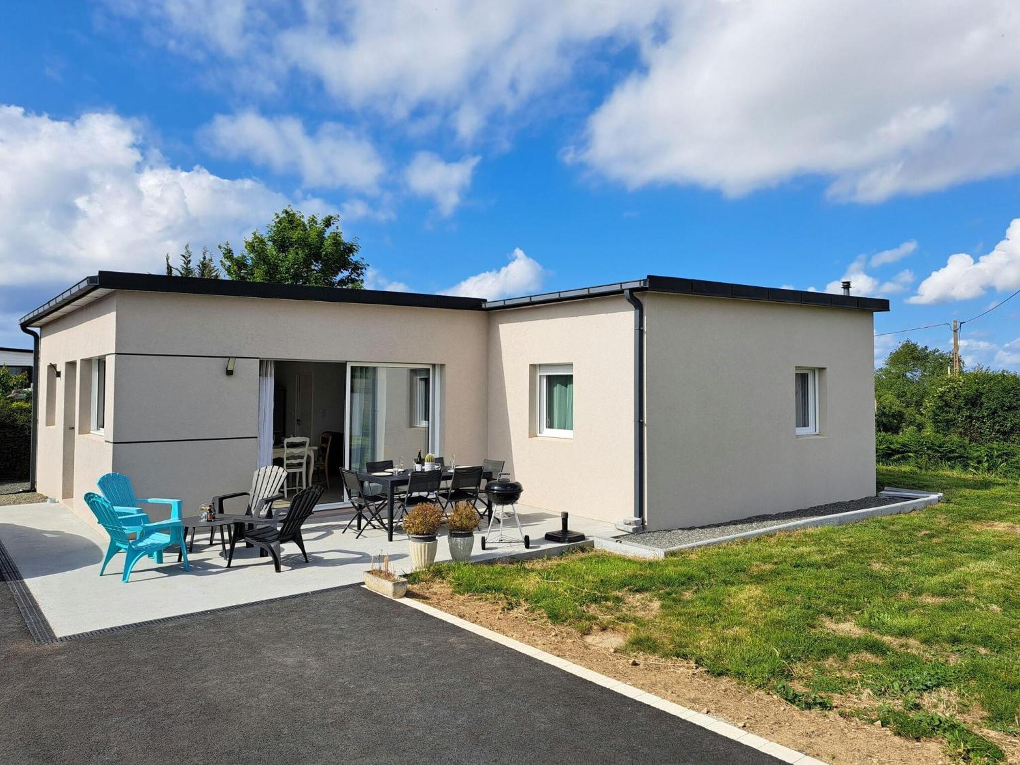 Single Storey Holiday Home In Cléder 外观 照片